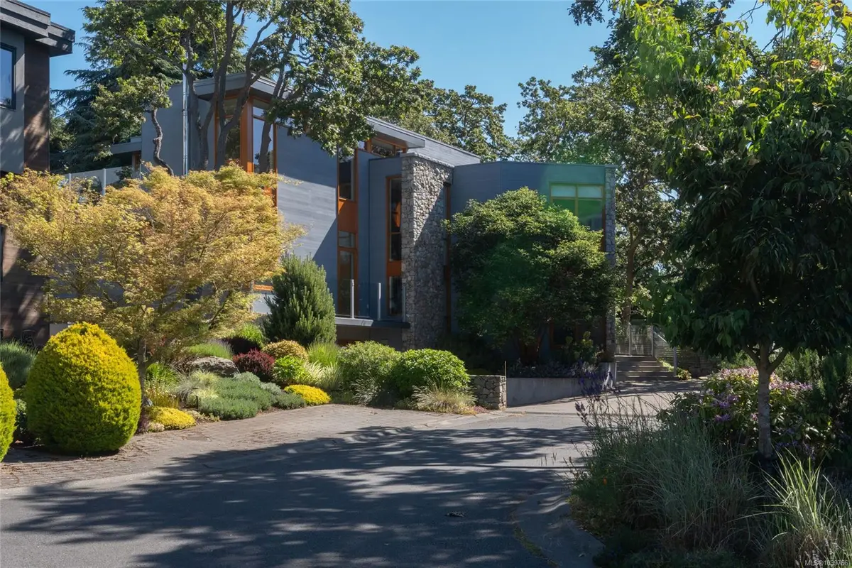435 Chadwick Pl, Victoria BC V8S 1H4