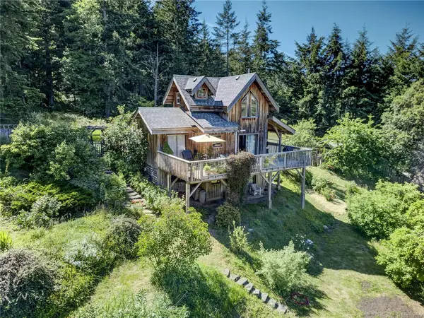 220 Wright Rd, Salt Spring BC V8K 2H8 - 3 bed, 2 bath property for sale in Salt Spring