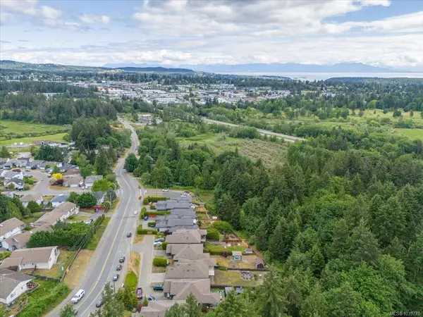 220 Westwood Rd, Nanaimo BC V9R 6S3 - 5 bed, 3 bath property for sale in Nanaimo