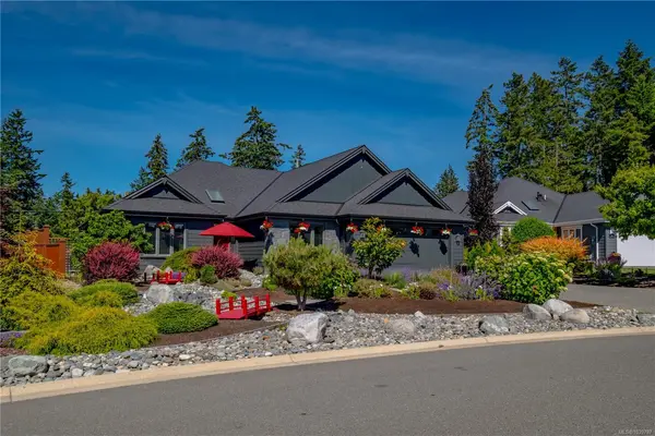 1008 Brookfield Cres, Parksville BC V9P 0E3 - 3 bed, 2.0 bath in Parksville