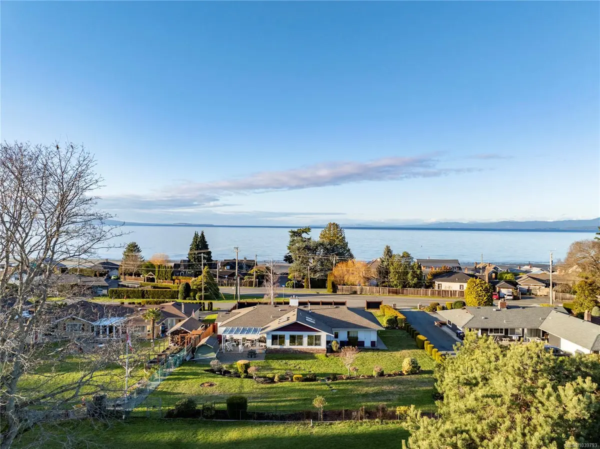 260 Elizabeth Ave, Qualicum Beach BC V9K 1G8