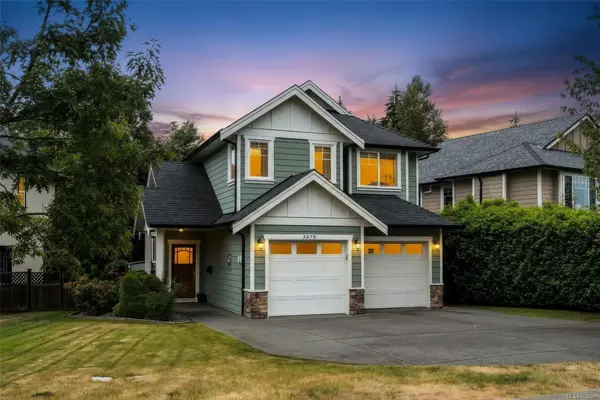 3979 South Valley Dr, Saanich BC V8Z 7Z1 - 3 bed, 3 bath property for sale in Saanich
