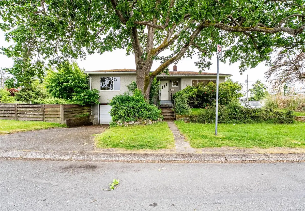 1673 North Dairy Rd, Saanich BC V8P 1C5