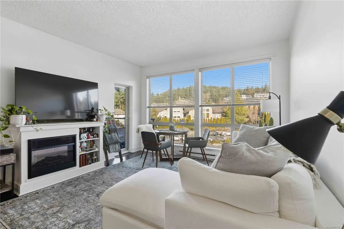 627 Brookside Rd #303, Colwood BC V9C 0C3