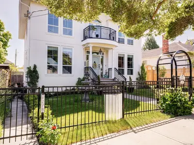 127 Wellington Ave, Victoria BC V8V 4H8