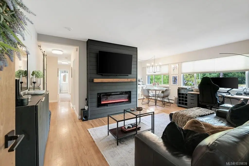 426 Burnside Rd W, Saanich BC V3N 1H1