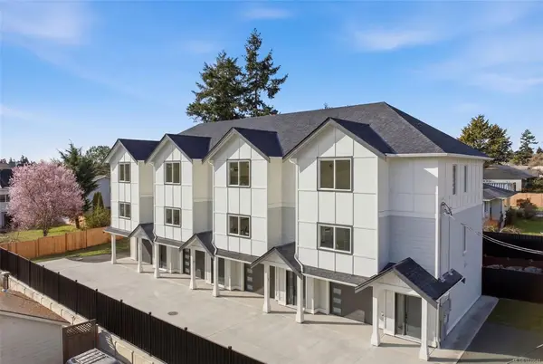 621 Broadway St #1, Saanich BC V8Z 2G5 - 4 bed, 4.0 bath in Saanich