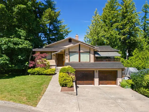 800 Seamist Pl, Saanich BC V8Y 2R4 - 3 bed, 3 bath property for sale in Saanich