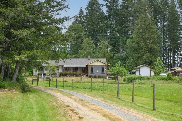 6514 Poulton Rd, Merville BC V0R 2M0 - 2 bed, 3 bath property for sale in Merville