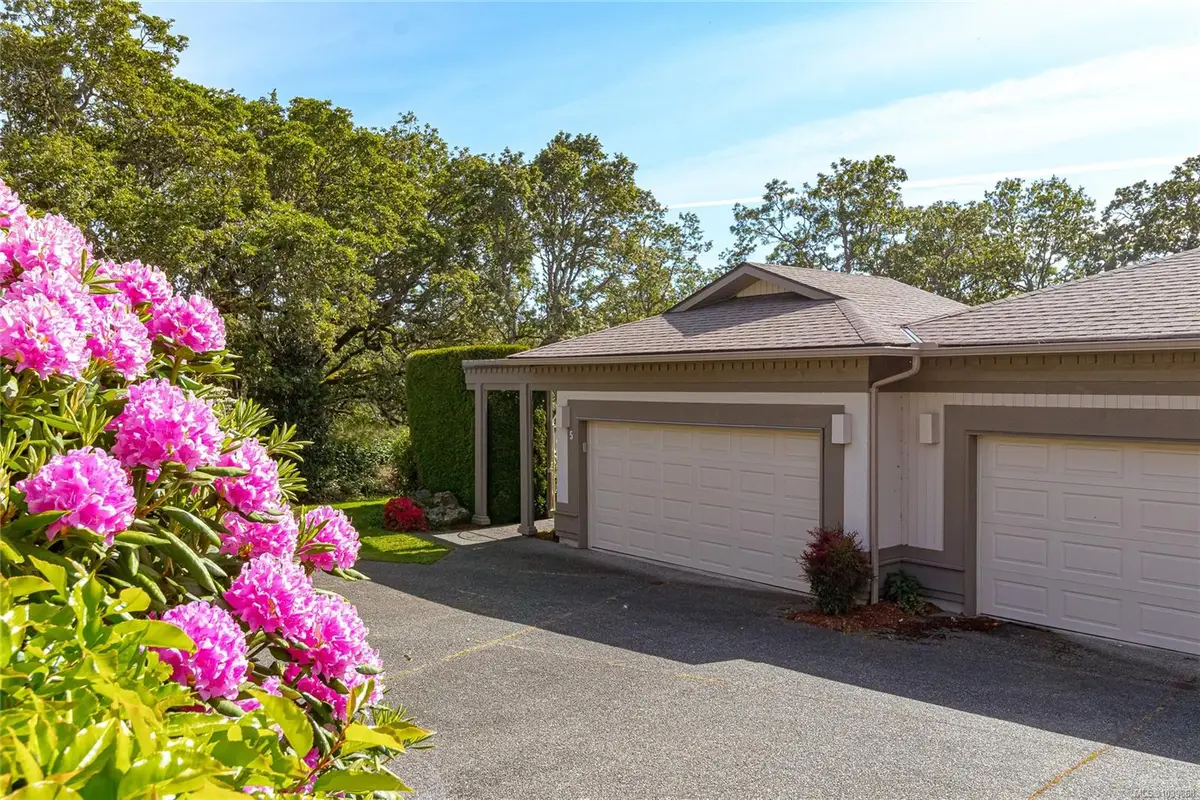 4300 Stoneywood Lane #5, Saanich BC V8X 5A8