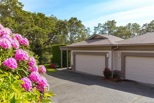 4300 Stoneywood Lane #5, Saanich BC V8X 5A8 - 3 bed, 3.0 bath in Saanich