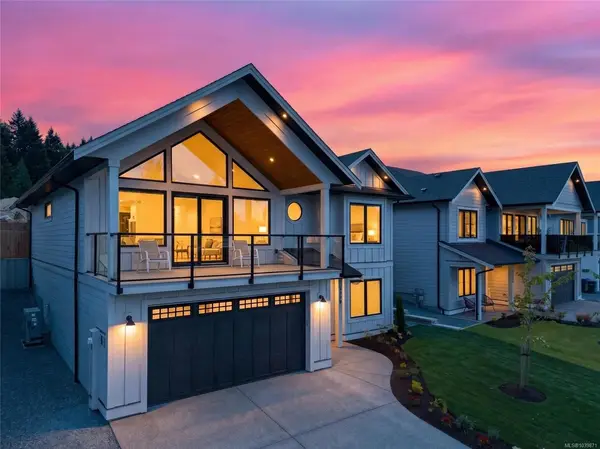 1769 Crown Isle Blvd, Courtenay BC V9N 0K1 - 4 bed, 3 bath property for sale in Courtenay