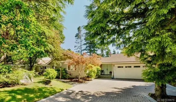 2763 Arbutus Rd, Saanich BC V8N 5X8 - 4 bed, 5.0 bath in Saanich