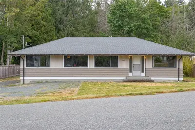 862 Barclay Cres, French Creek BC V9P 1Z3