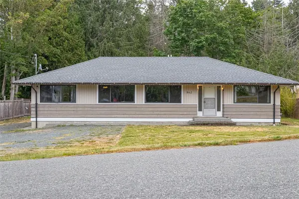 862 Barclay Cres, French Creek BC V9P 1Z3 - 4 bed, 1 bath property for sale in French Creek