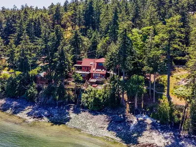 7911 Bedwell Dr, Pender Island BC V0N 2M2
