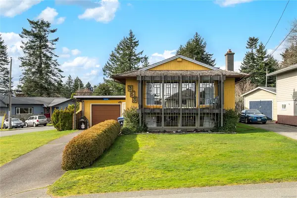 353 Aitken St, Comox BC V9M 1K8 - 4 bed, 2 bath property for sale in Comox