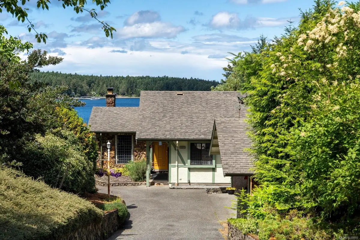 2036 Neptune Rd, North Saanich BC V8L 5J5