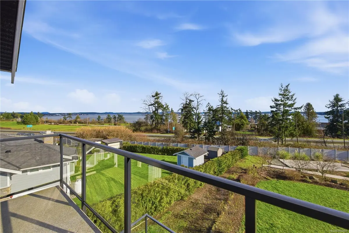 8711 Bourne Terr, North Saanich BC V8L 1L8