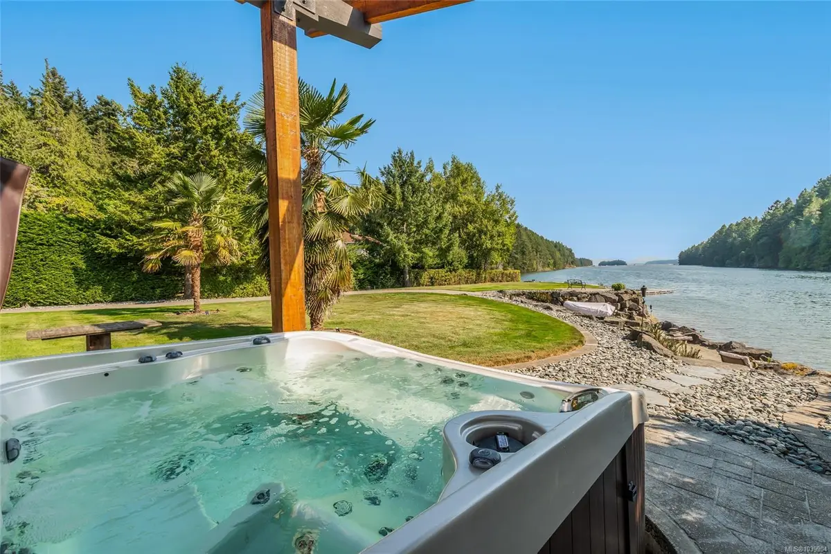 4718/4720 Shell Beach Rd, Ladysmith BC V9G 1L7