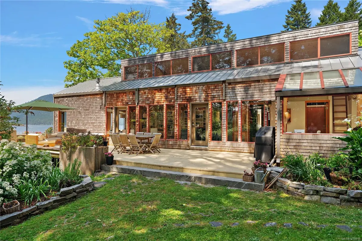68C McKenzie Cres, Piers Island BC V8L 5Y7