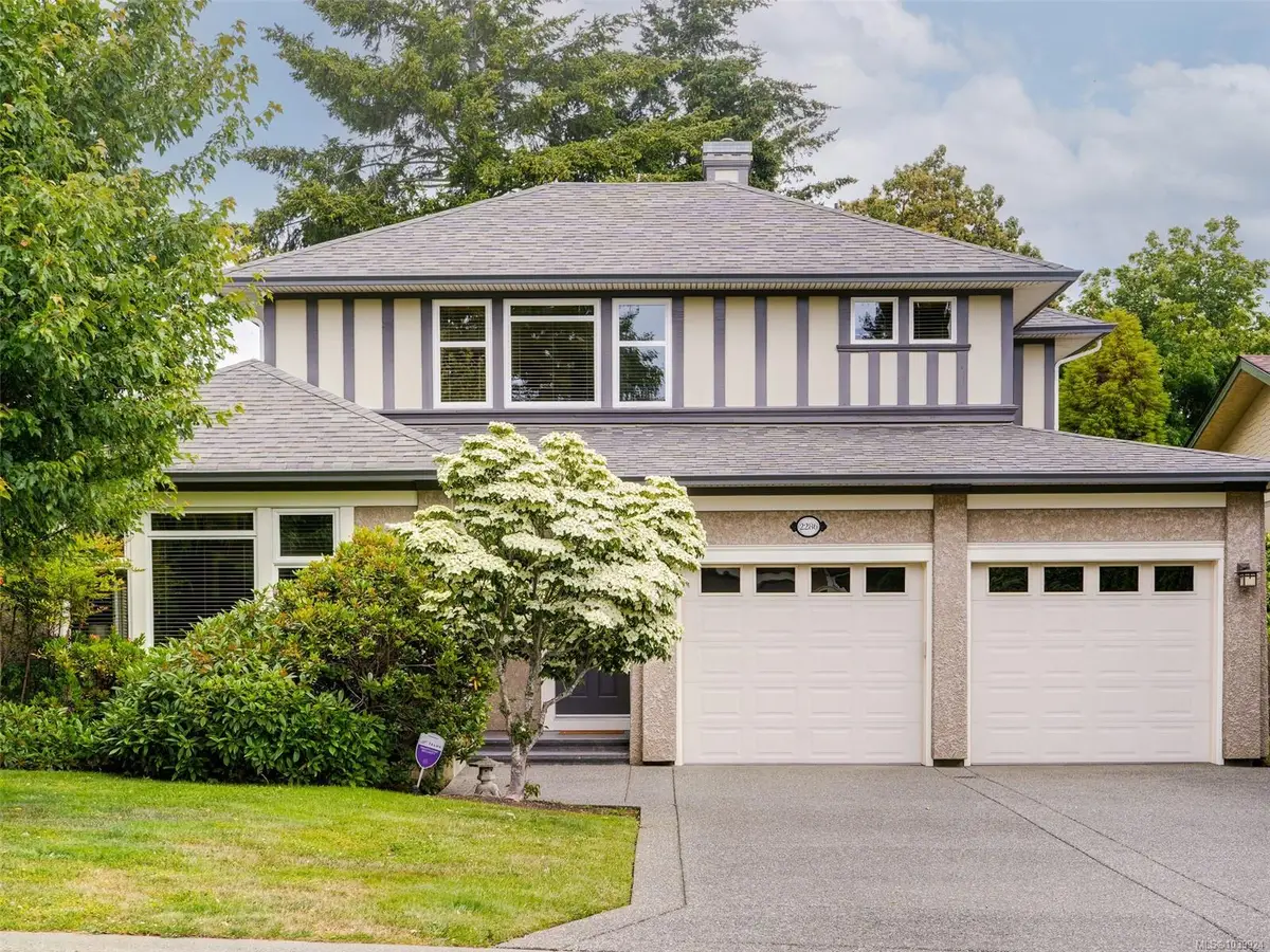 2286 Hazelton Pl, Saanich BC V8N 5C3