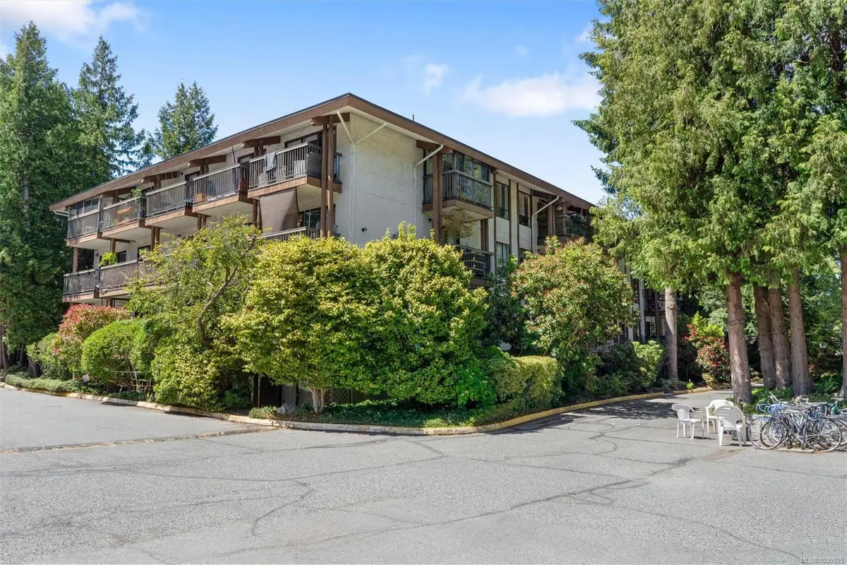 1005 McKenzie Ave #111, Saanich BC V8X 4A9