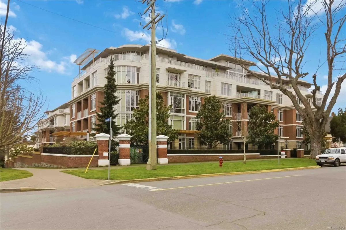 999 Burdett Ave #508, Victoria BC V8V 3G7