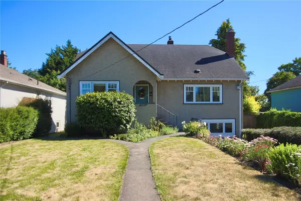 2331 Pacific Ave, Oak Bay BC V8R 6V7 - 4 bed, 1.0 bath in Oak Bay