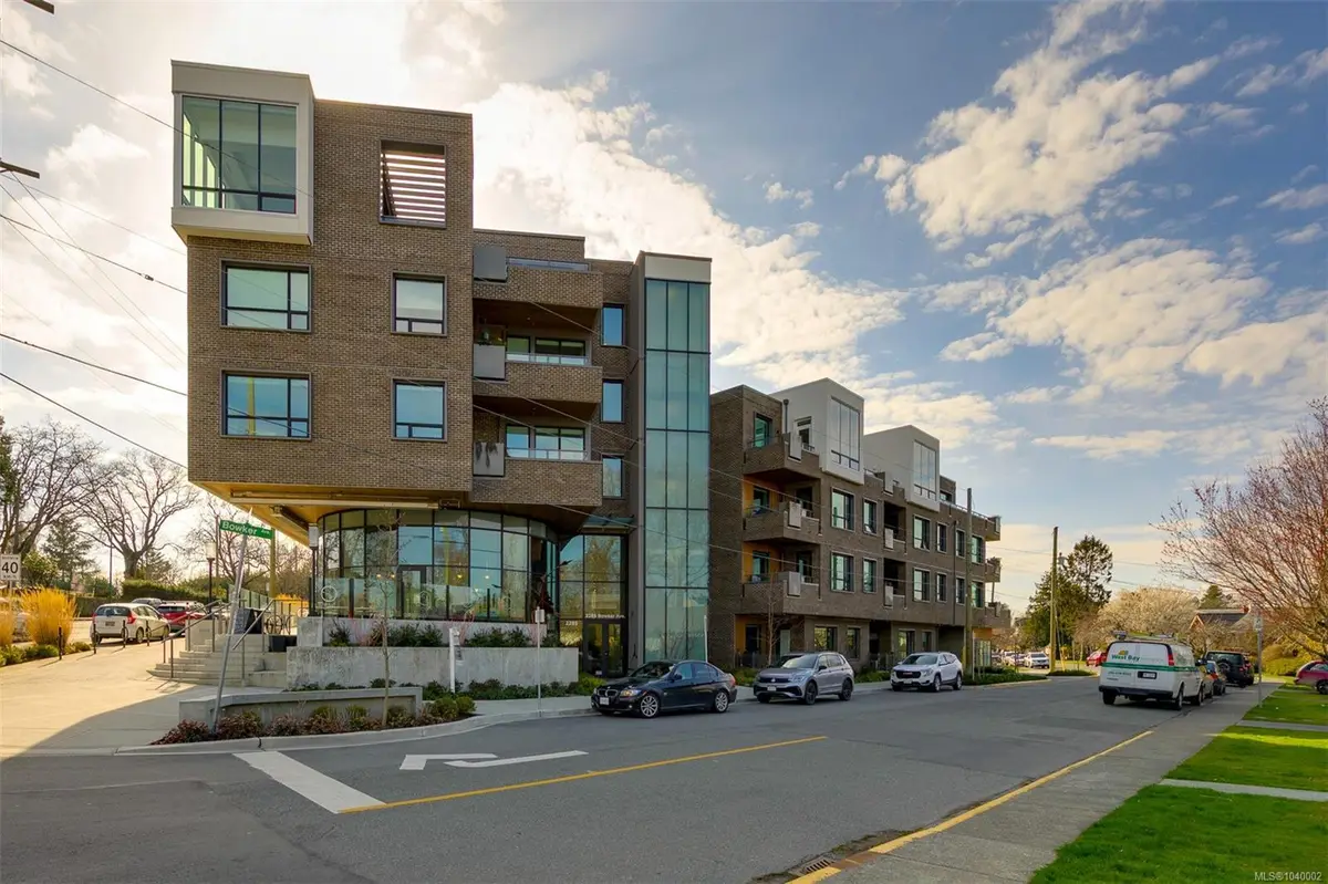 2285 Bowker Ave #PH5, Oak Bay BC V8R 2E2