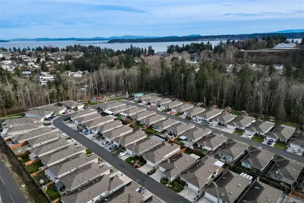 7586 Tetayut Rd #52, Central Saanich BC V8M 0B4 - 3 bed, 2.0 bath in Central Saanich
