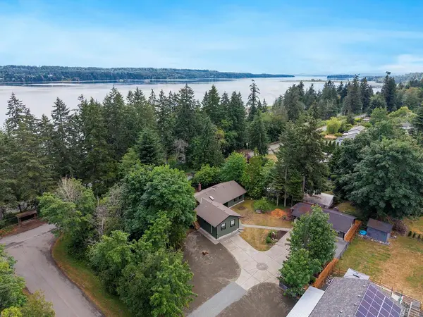 6585 Walker Frontage Rd, Fanny Bay BC V0R 1W0 - 4 bed, 4.0 bath in Fanny Bay