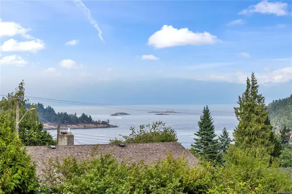 1968 Estevan Rd, Nanaimo BC V9S 3Z2 - 4 bed, 2 bath property for sale in Nanaimo