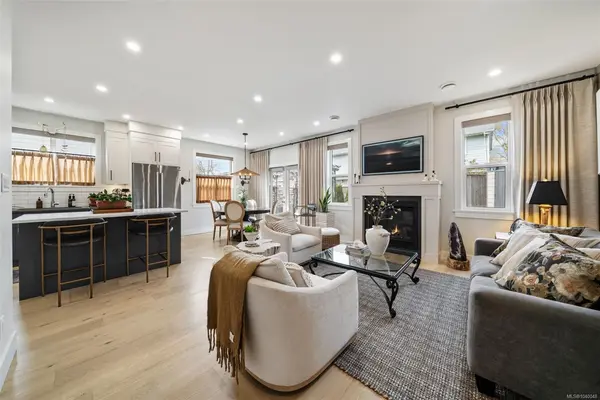 912 Clarke Rd, Central Saanich BC V8M 2G1 - 3 bed, 3 bath property for sale in Central Saanich