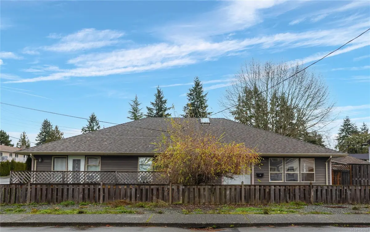 1126 18th St, Courtenay BC V9N 7J8