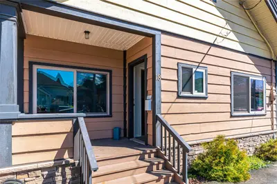 18 Gillespie St S, Nanaimo BC V9R 4Y3