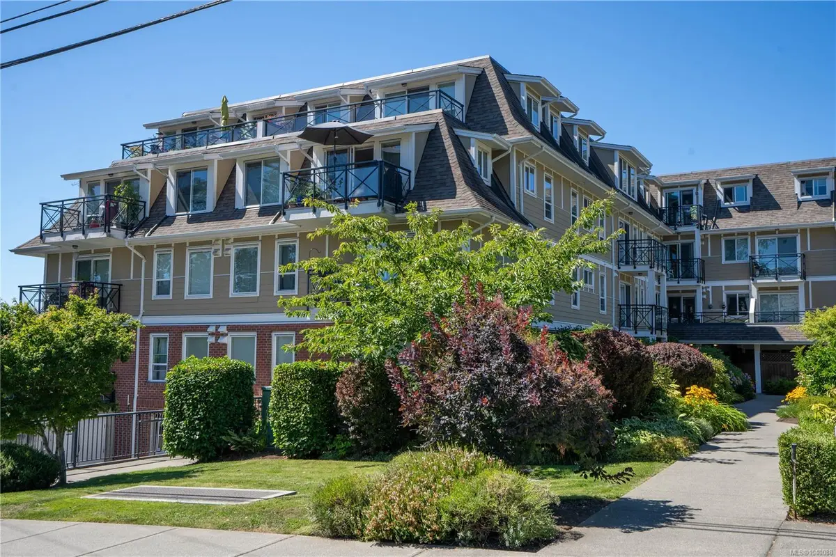 4536 Viewmont Ave #204, Saanich BC V8Z 5L2