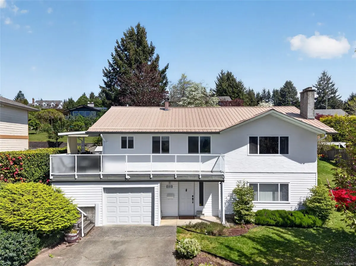 680 View Ave, Courtenay BC V9N 5R2