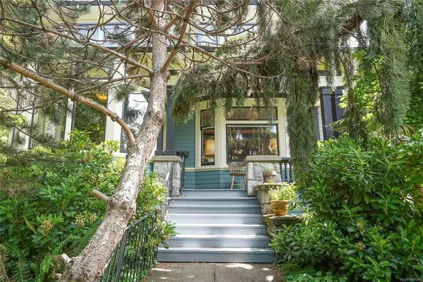 1377 Rockland Ave, Victoria BC V8S 1V7 - 3 bed, 4 bath property for sale in Victoria
