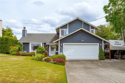 7859 Simpson Rd, Central Saanich BC V8M 2H3