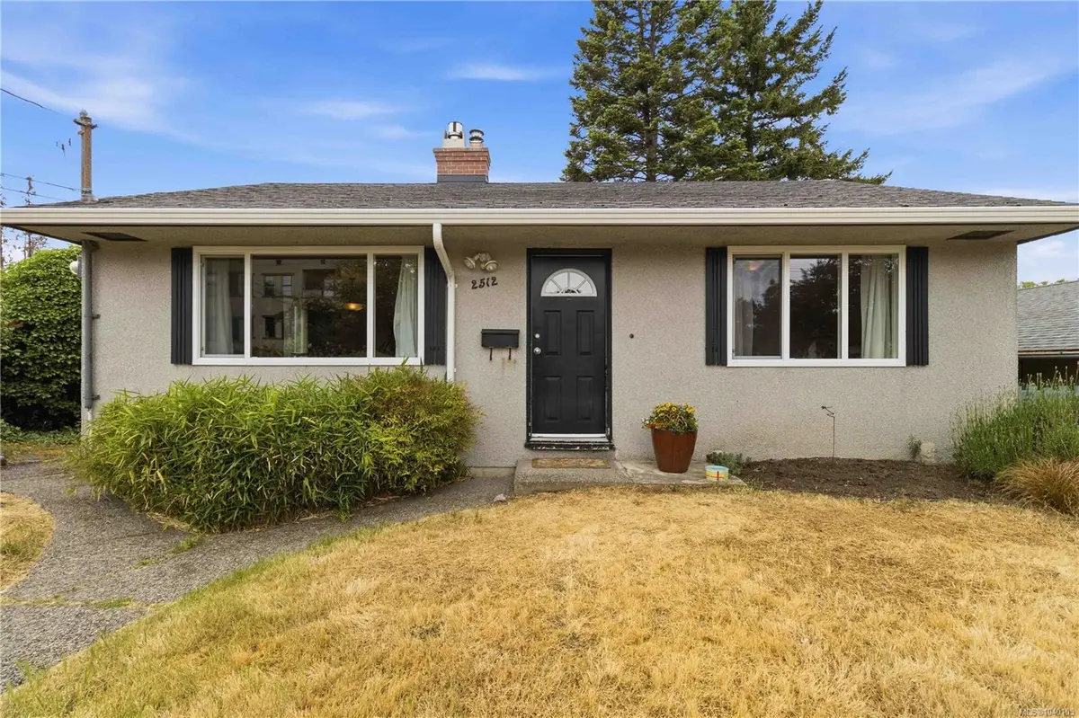 2512 Shakespeare St, Victoria BC V8R 4G5