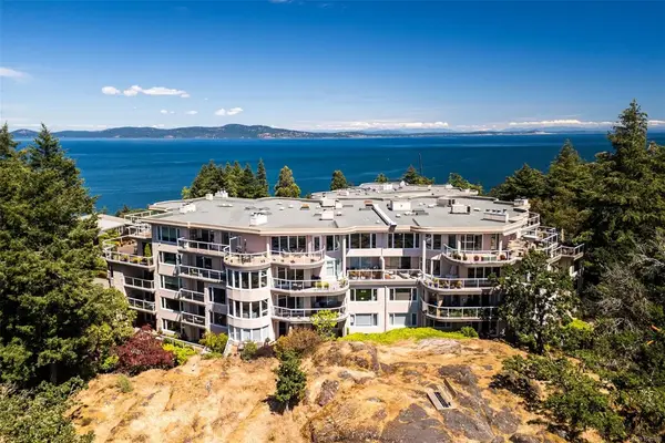 2829 Arbutus Rd #PH52, Saanich BC V8N 5X5 - 2 bed, 2 bath property for sale in Saanich