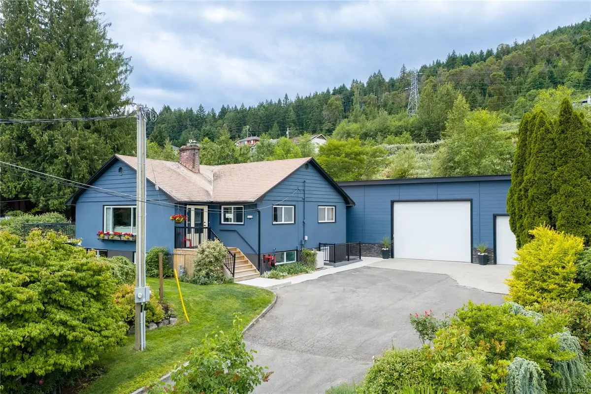 446 Davis Rd, Ladysmith BC V9G 1V5