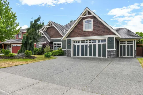 1477 Crown Isle Dr, Courtenay BC V9N 3Z5 - 4 bed, 3 bath property for sale in Courtenay