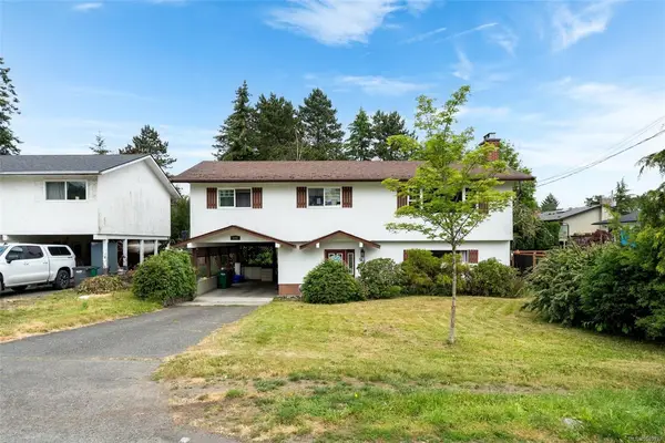 944 McBriar Ave, Saanich BC V8X 3L9 - 4 bed, 3 bath property for sale in Saanich