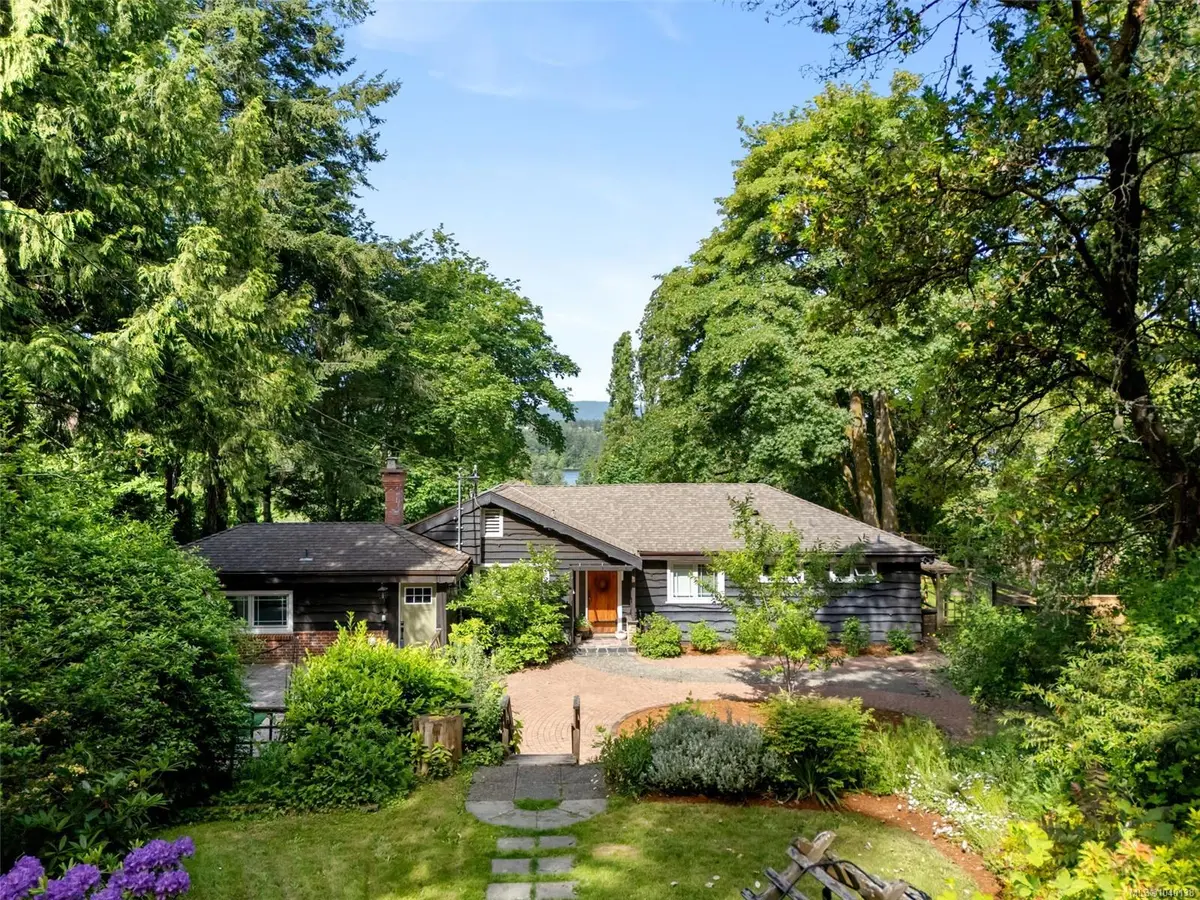 5168 Santa Clara Ave, Saanich BC V8Y 1W4