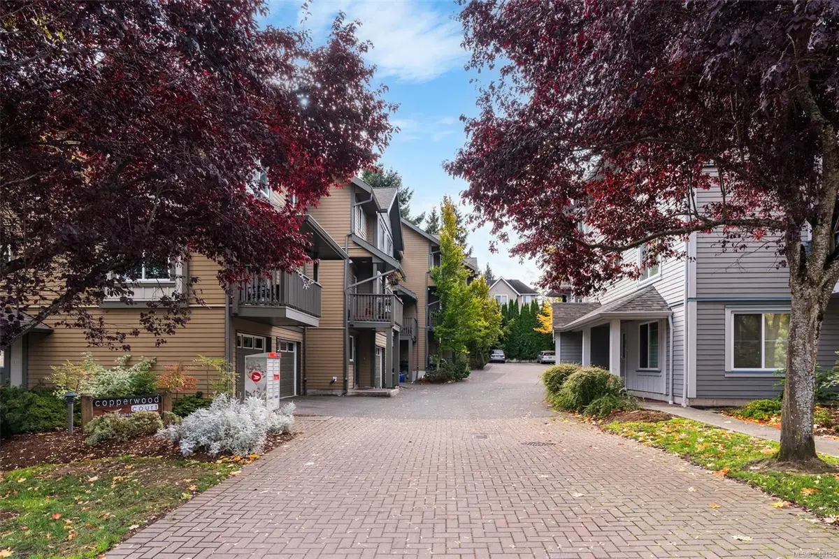 1405 Mallek Cres #3, Victoria BC V8T 0A3