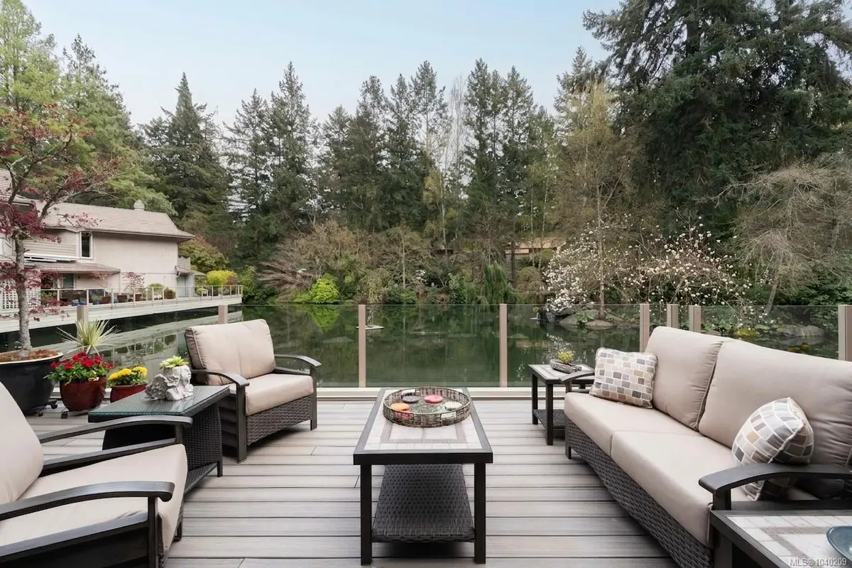 1040 Pondwood Lane #3, Saanich BC V8X 4S6