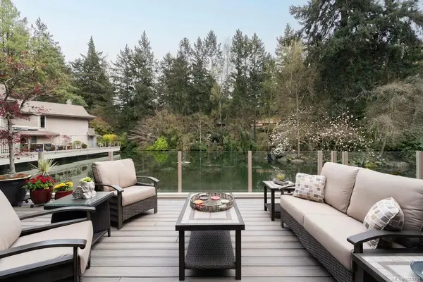 1040 Pondwood Lane #3, Saanich BC V8X 4S6 - 3 bed, 3.0 bath in Saanich