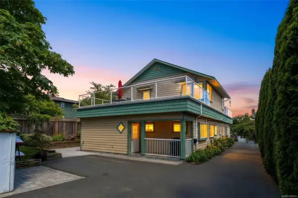 208 Raynor Ave, Victoria BC V9A 3A2 - 3 bed, 2 bath in Victoria